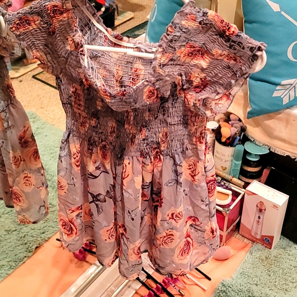 Grey with pink roses blouse size XS